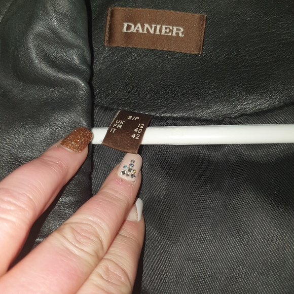 Leather jacket - Picture 2 of 4